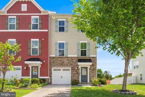 Photo of 10773 Hinton Way, MANASSAS, VA 20112 (MLS # VAPW2112632)
