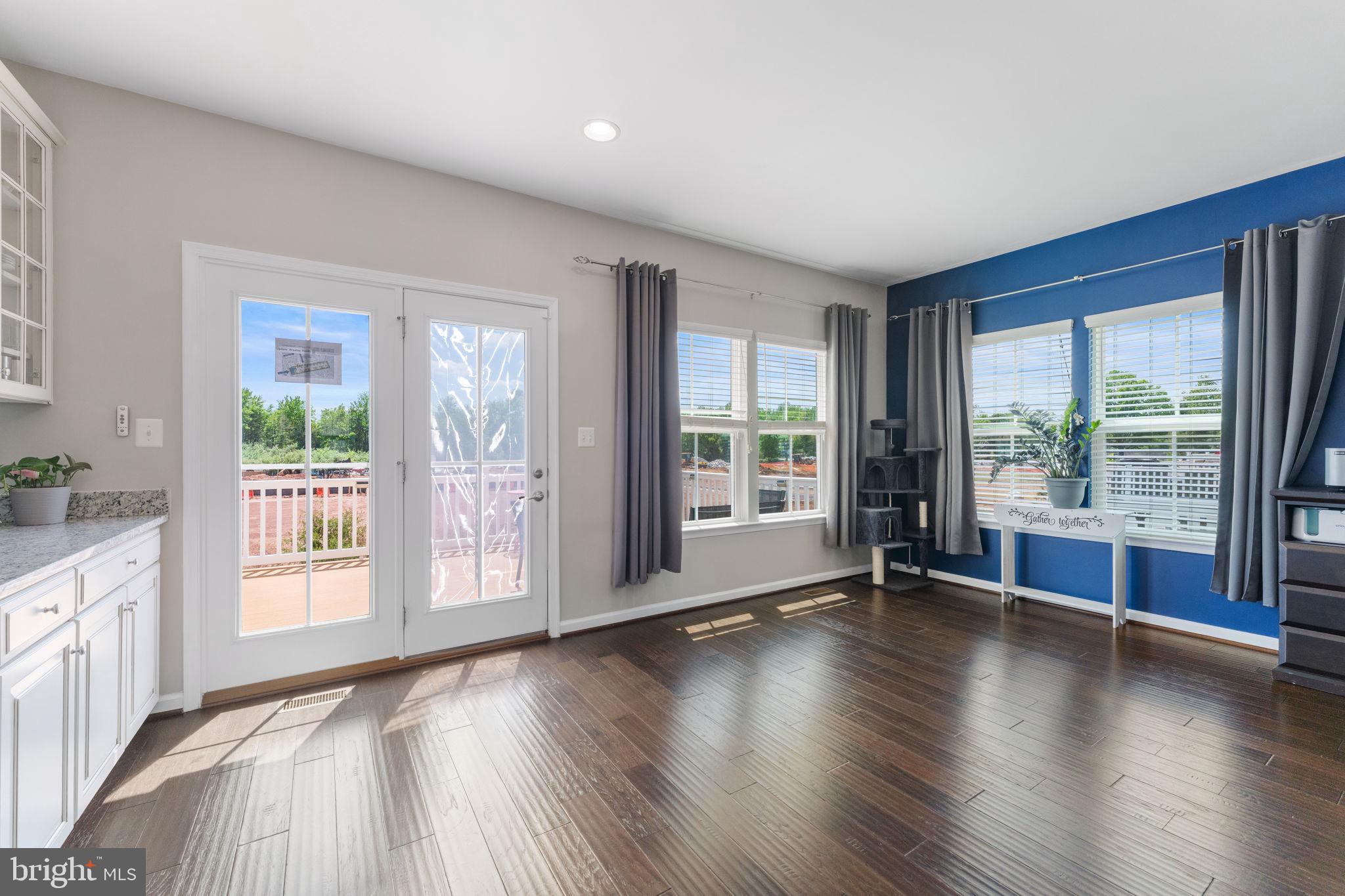 BRADLEY SQUARE - Residential