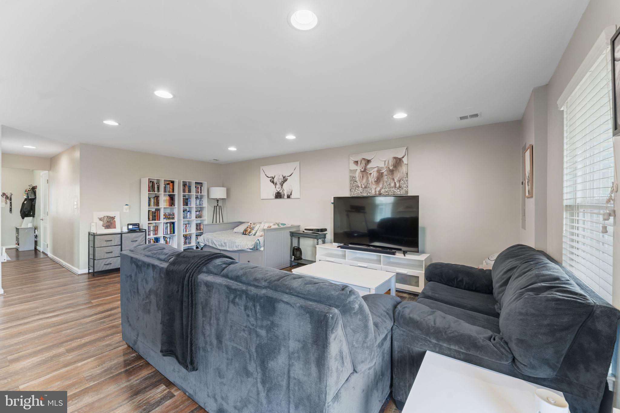 BRADLEY SQUARE - Residential