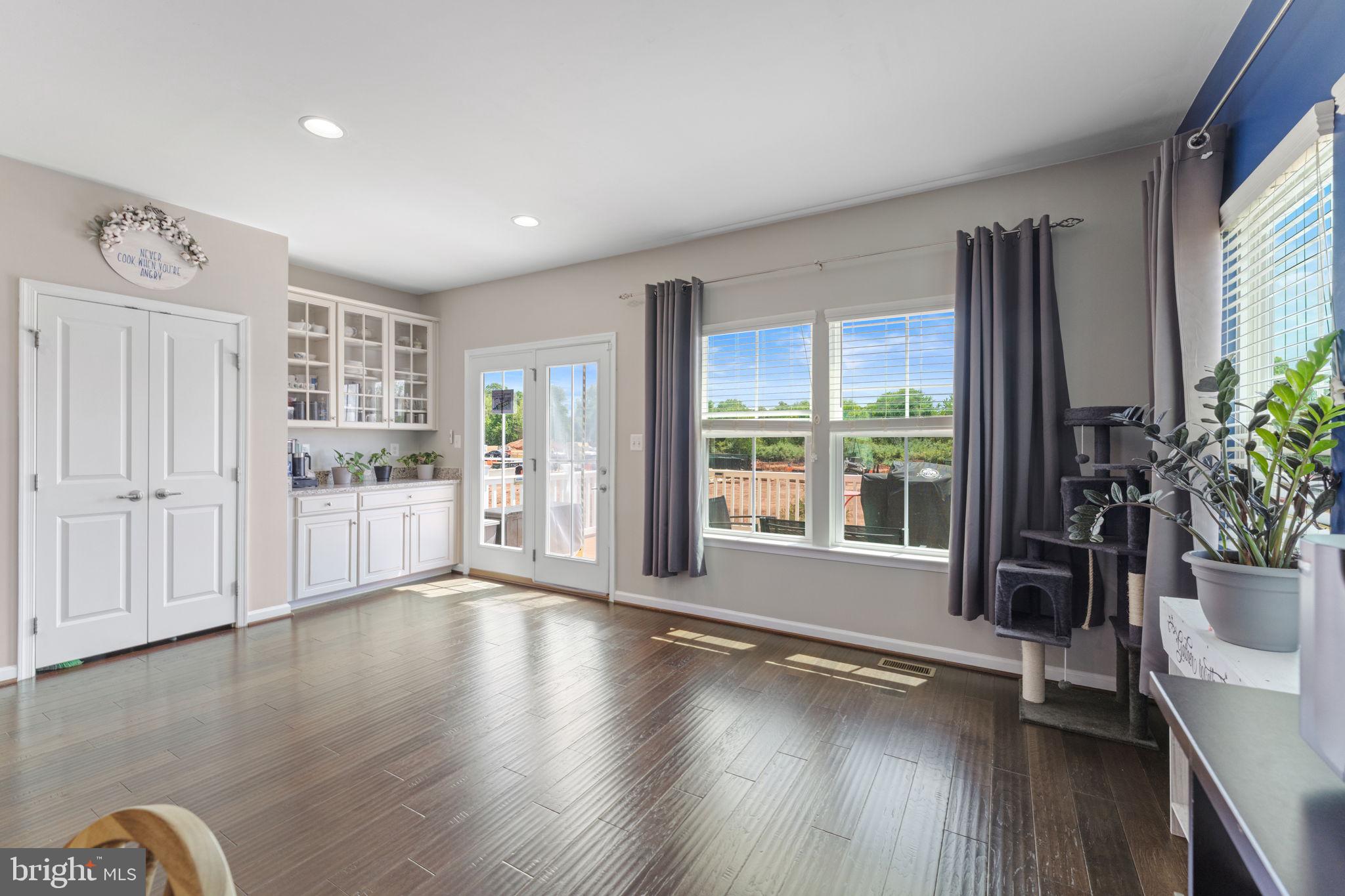 BRADLEY SQUARE - Residential