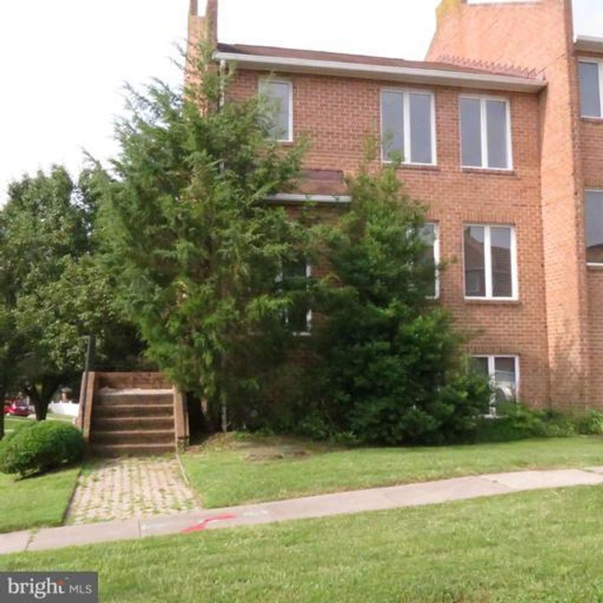 OVER SIZED END UNIT TOWNHOME CLOSE TO ALL MAJOR INTERSTATES AND SHOPPING, DINING AND MUCH MORE! SPACIOUS ROOMS !!  IN THE HEART OF PERRY HALL! THIS RENTAL WILL NOT LAST LONG AT ALL!  Finished Lower Level, Fireplace, Laminate Wood Floors throughout, deck.  ALL BRICK  Two HUGE MASTERS  Fully equipped Kitchen  Bathrooms on all levels