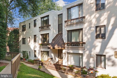 2605 39TH STREET NW 303 WASHINGTON DC 20007