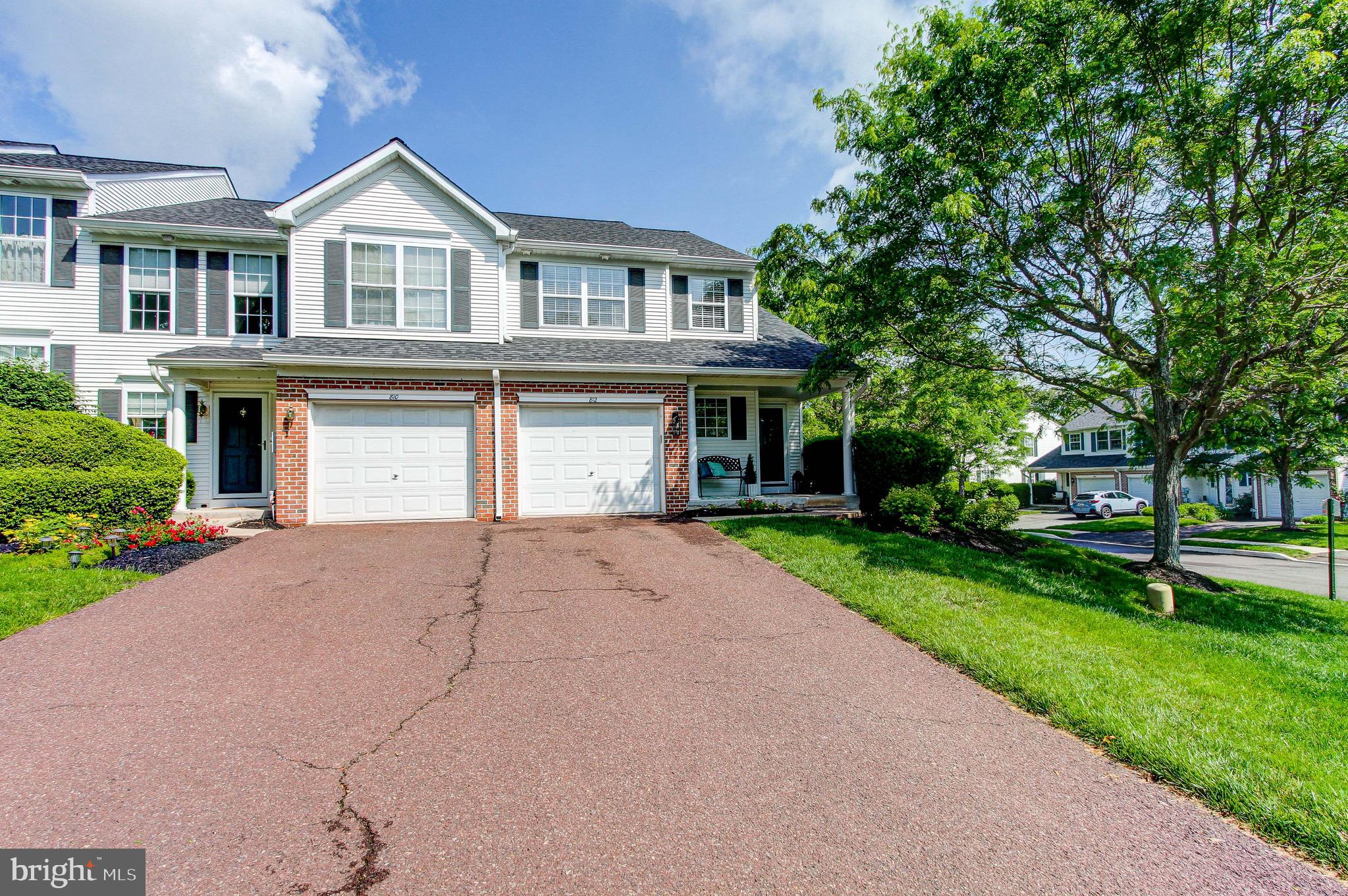 812 RED ROCK CIRCLE