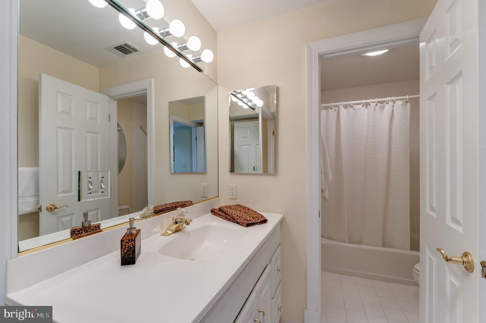 LAMBIANCE OF MCLEAN - Residential