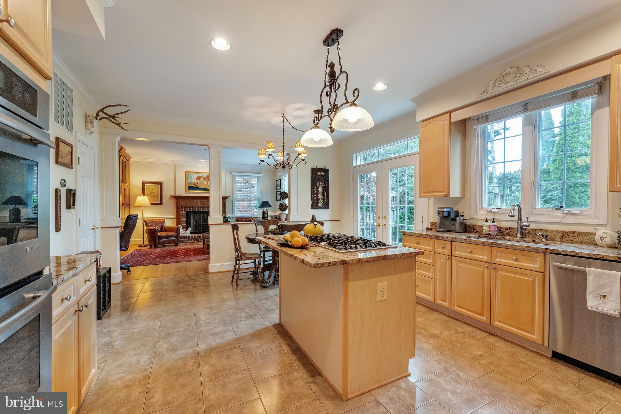 1916 ARMAND COURT