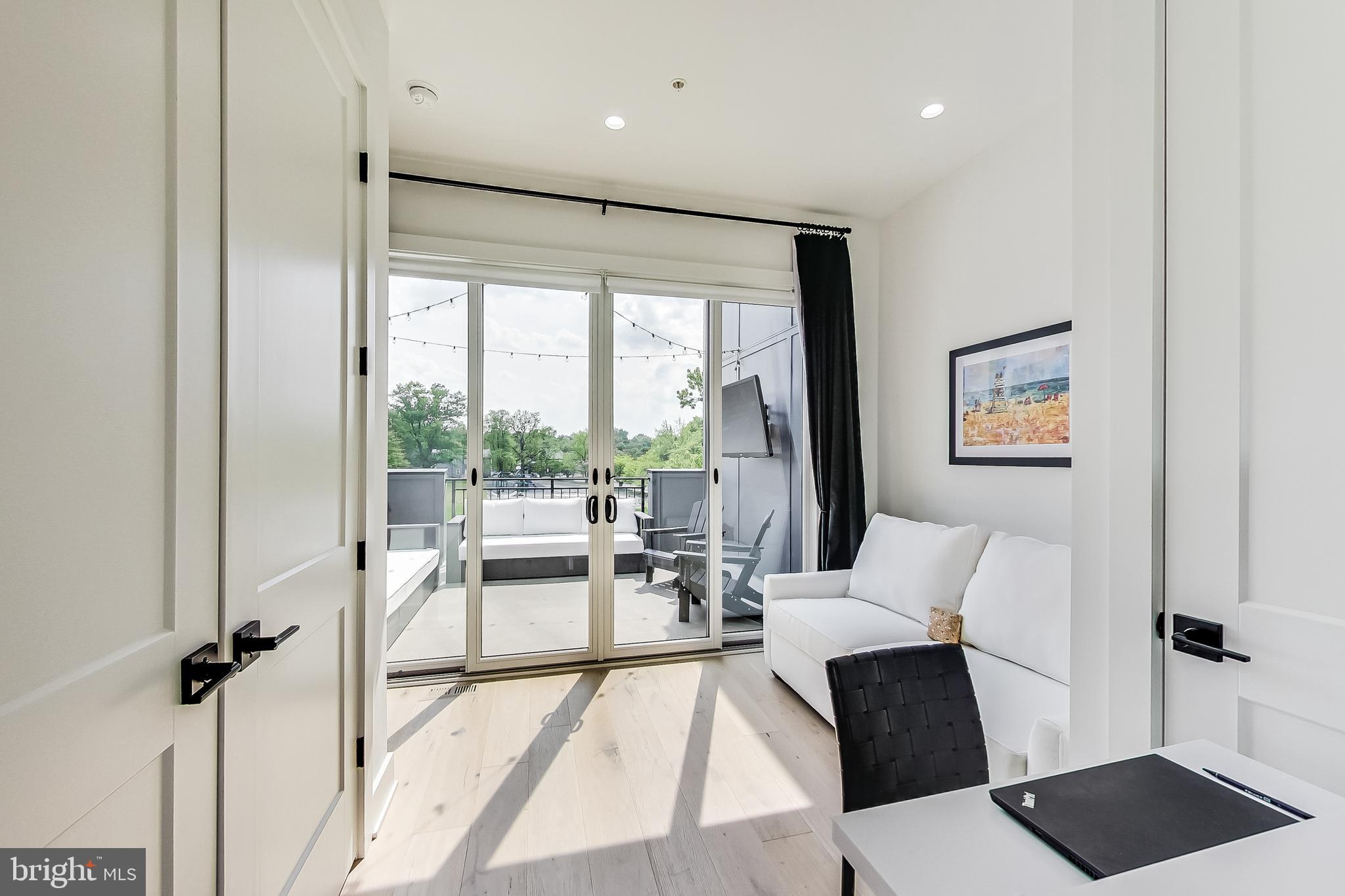 KENSINGTON - Residential