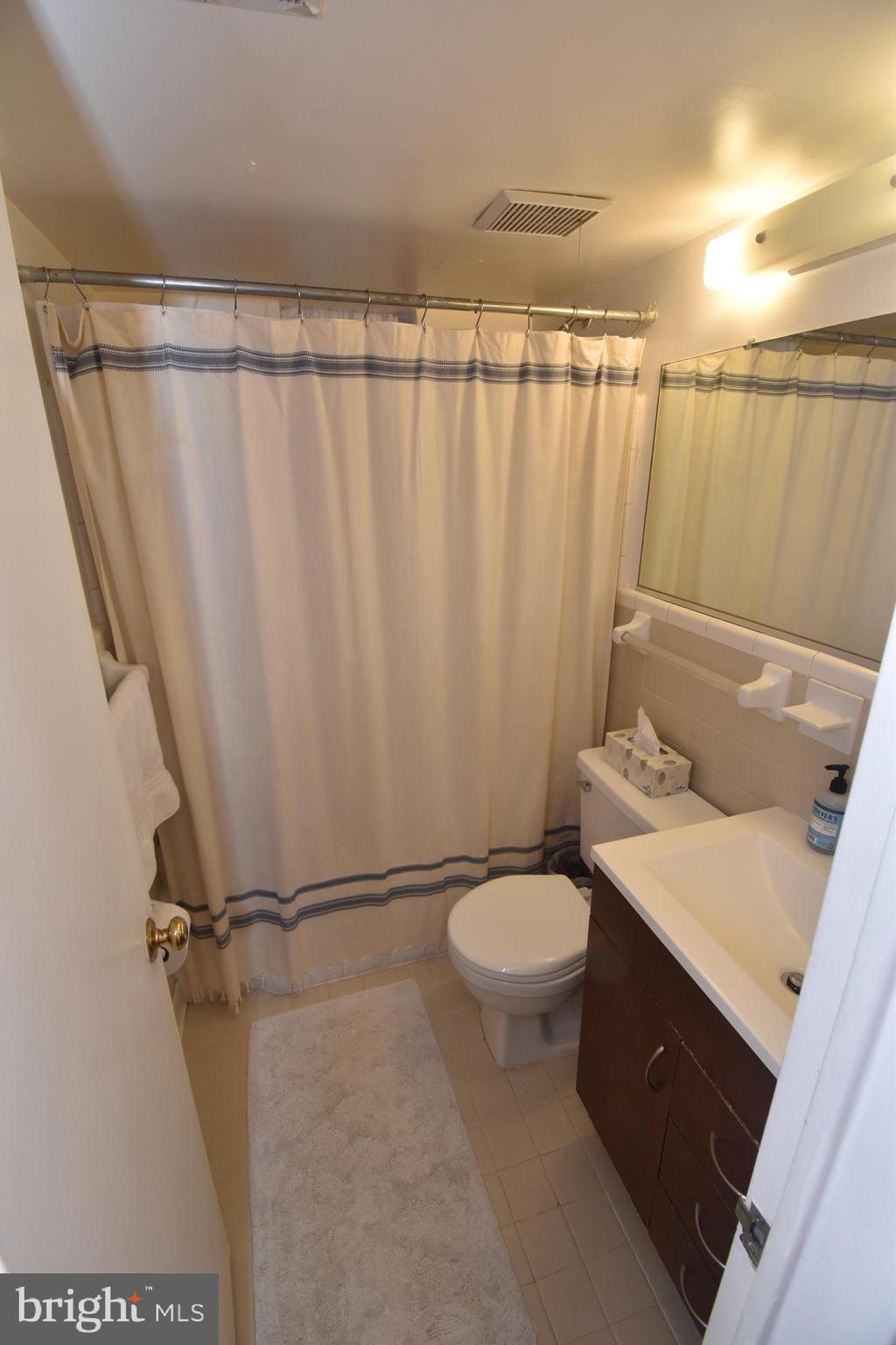 PALISADE GARDENS - Residential Lease