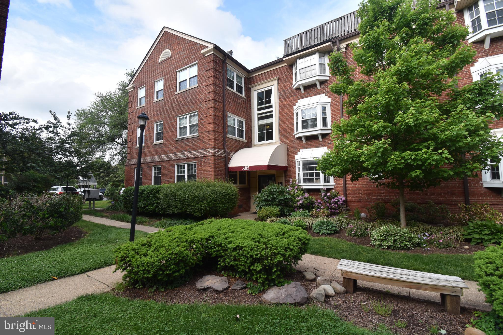 PALISADE GARDENS - Residential Lease