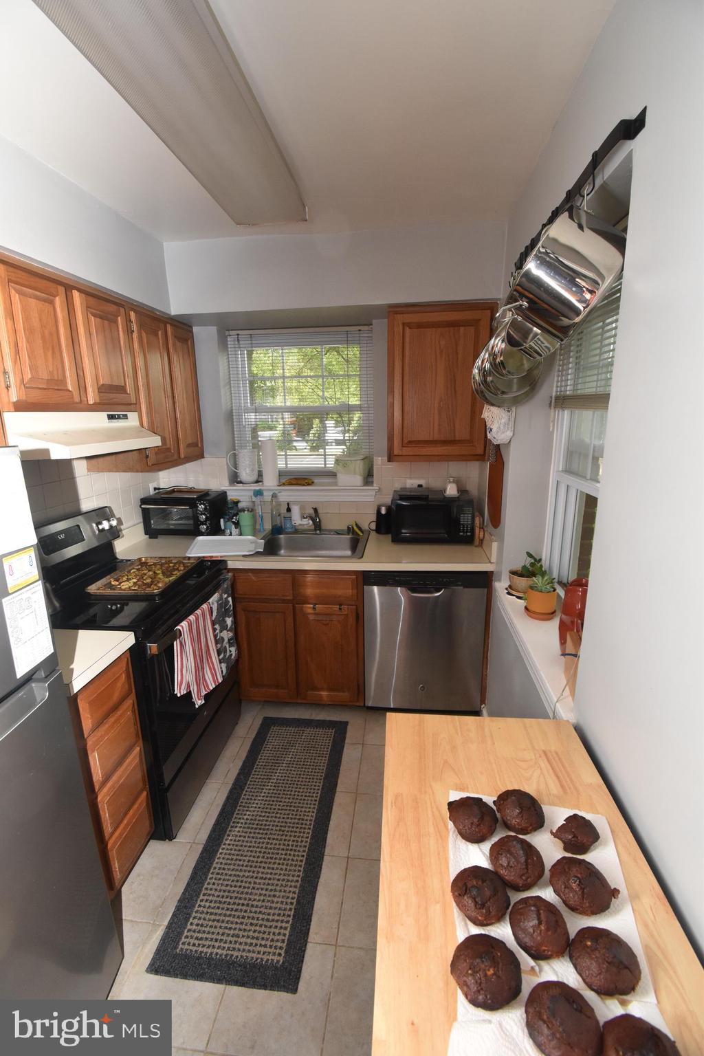 PALISADE GARDENS - Residential Lease