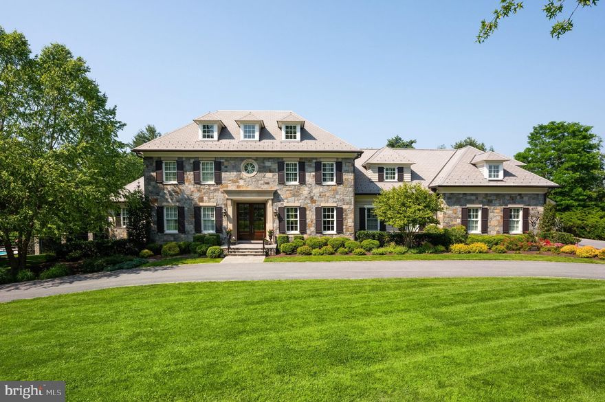 Beautiful 2014 PKK build with pool and pool house.