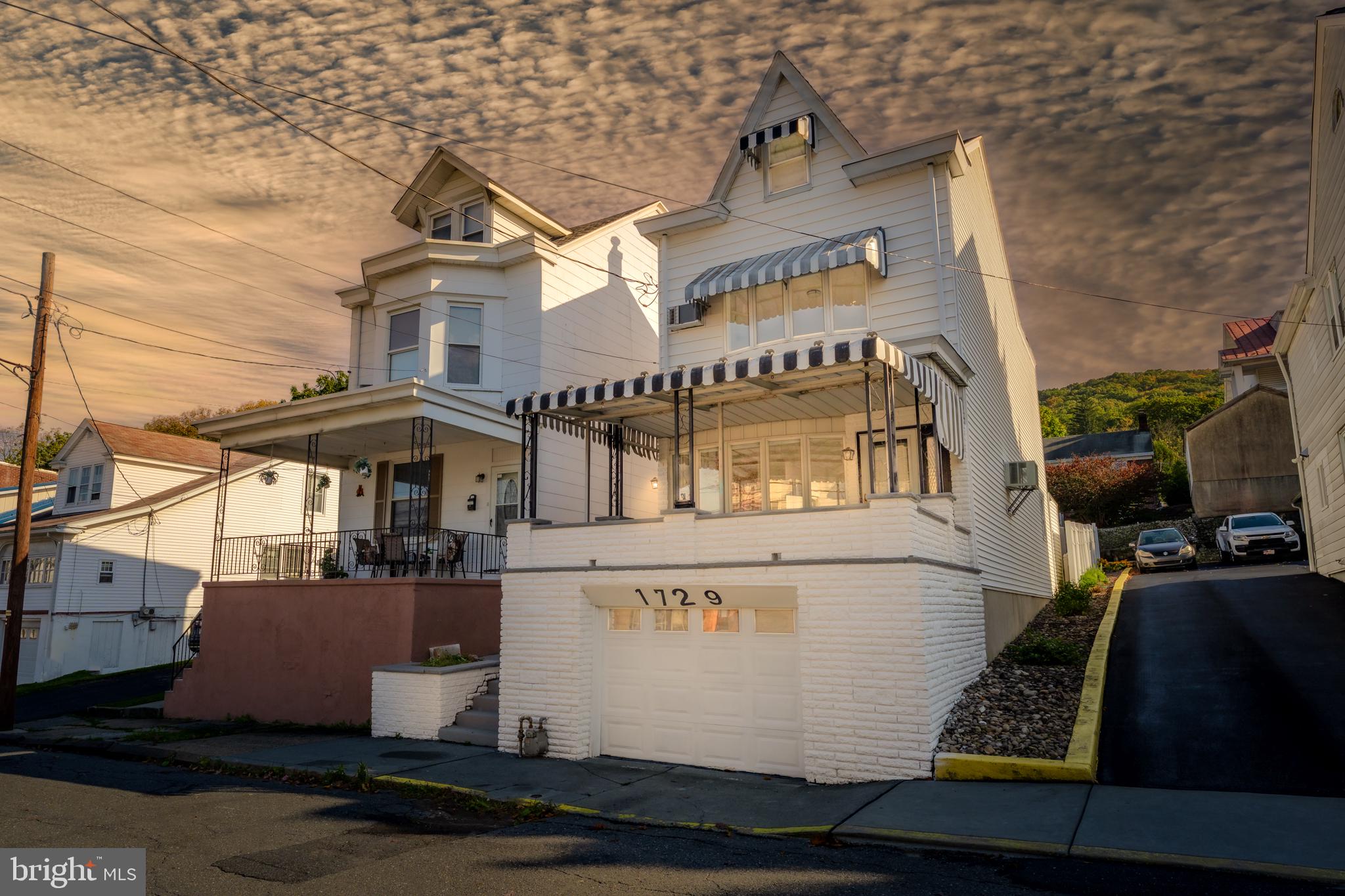 1729 W NORWEGIAN STREET