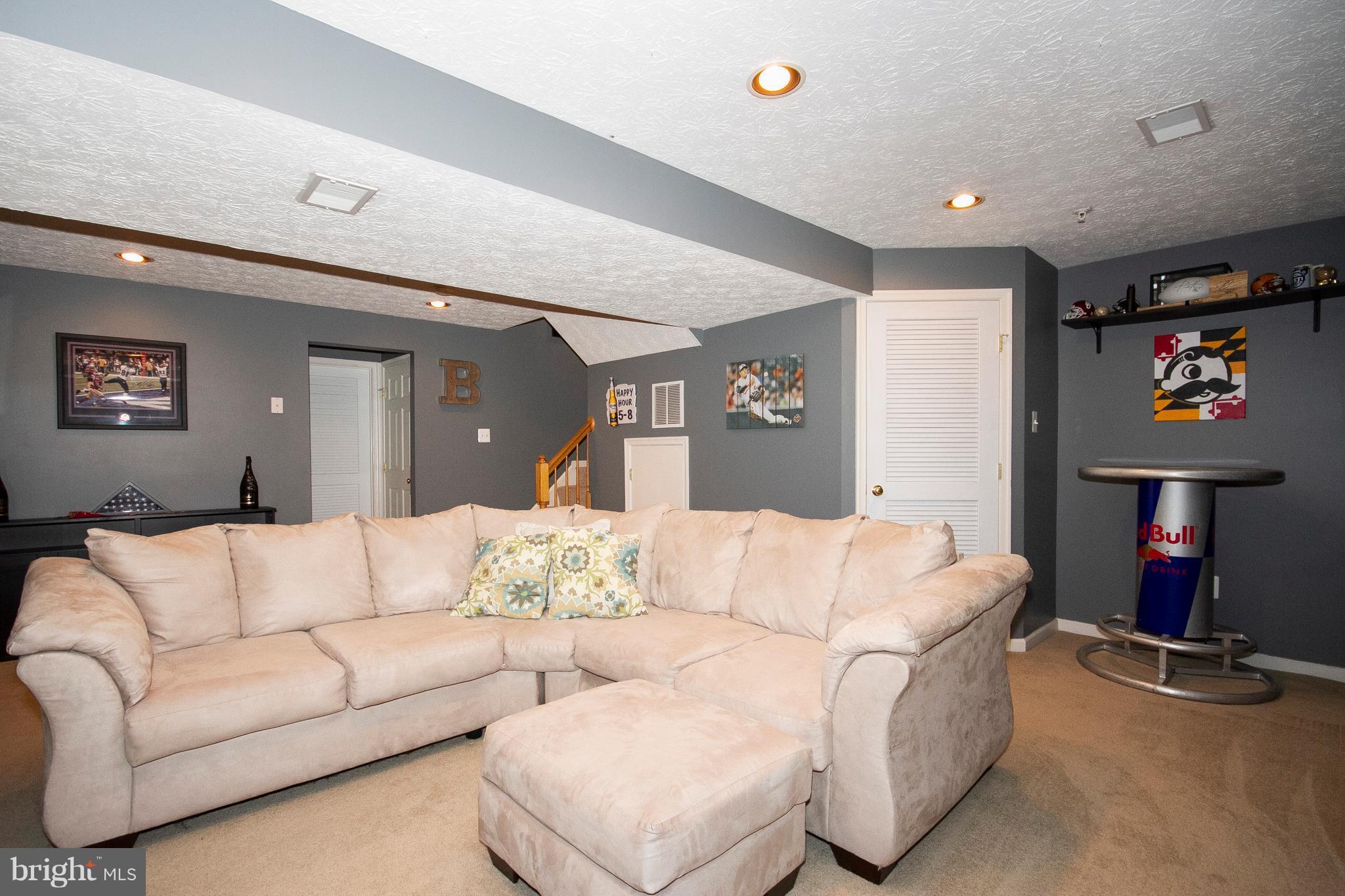 HOLLY WOODS - Residential