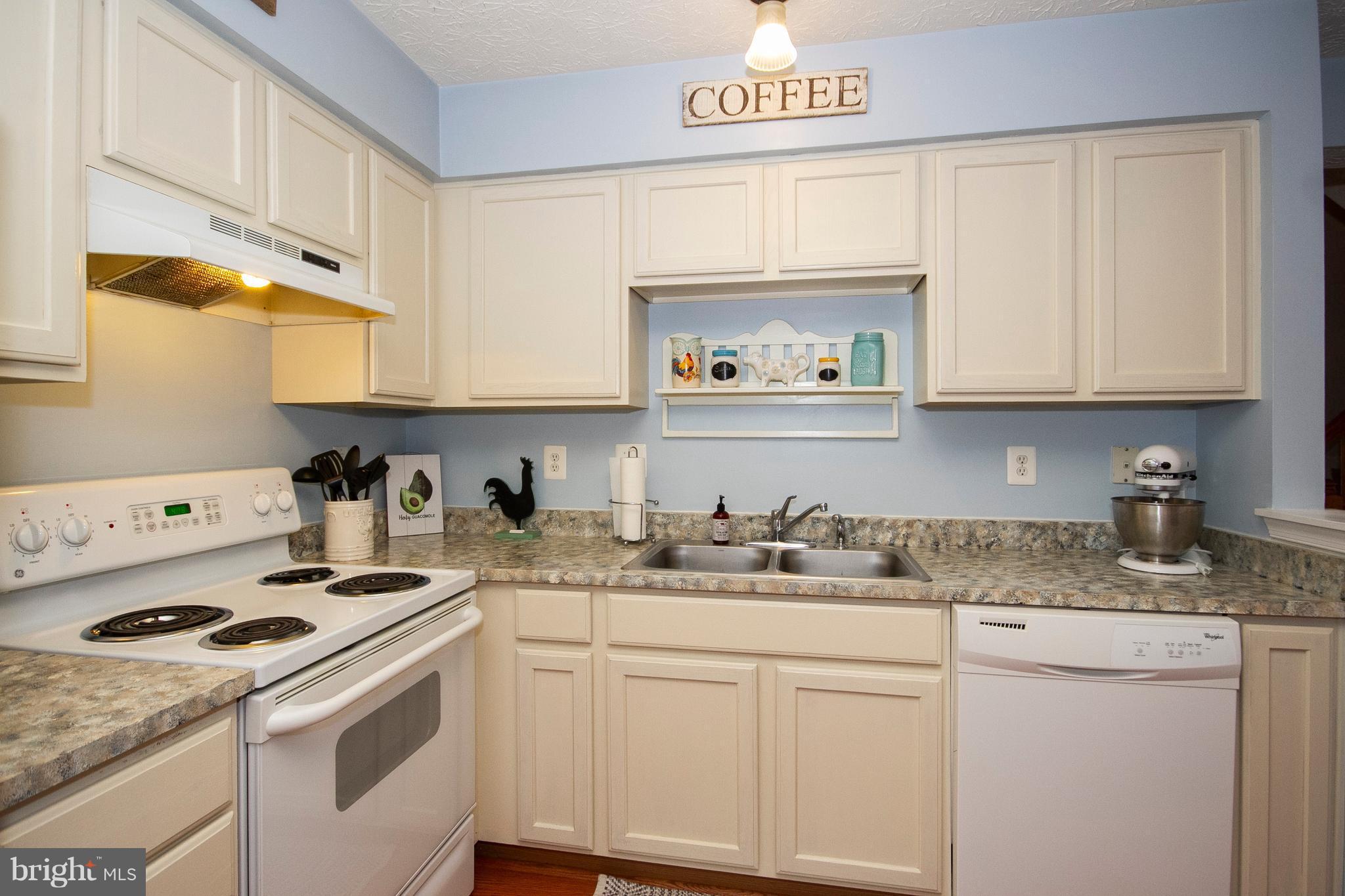 HOLLY WOODS - Residential