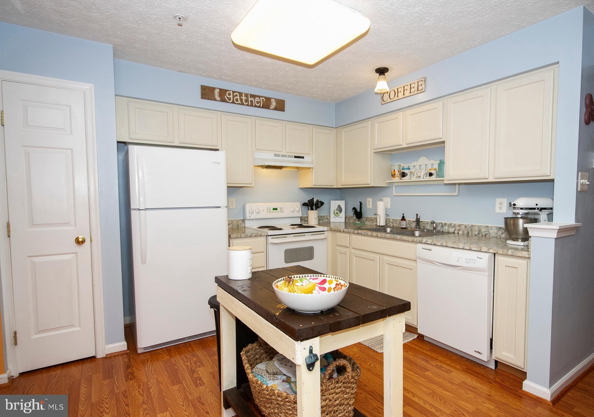 HOLLY WOODS - Residential