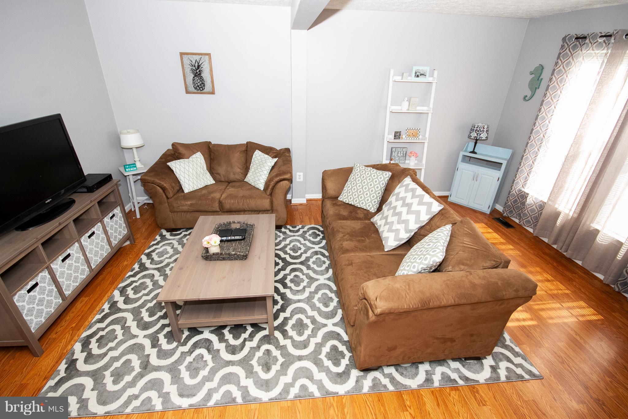 HOLLY WOODS - Residential