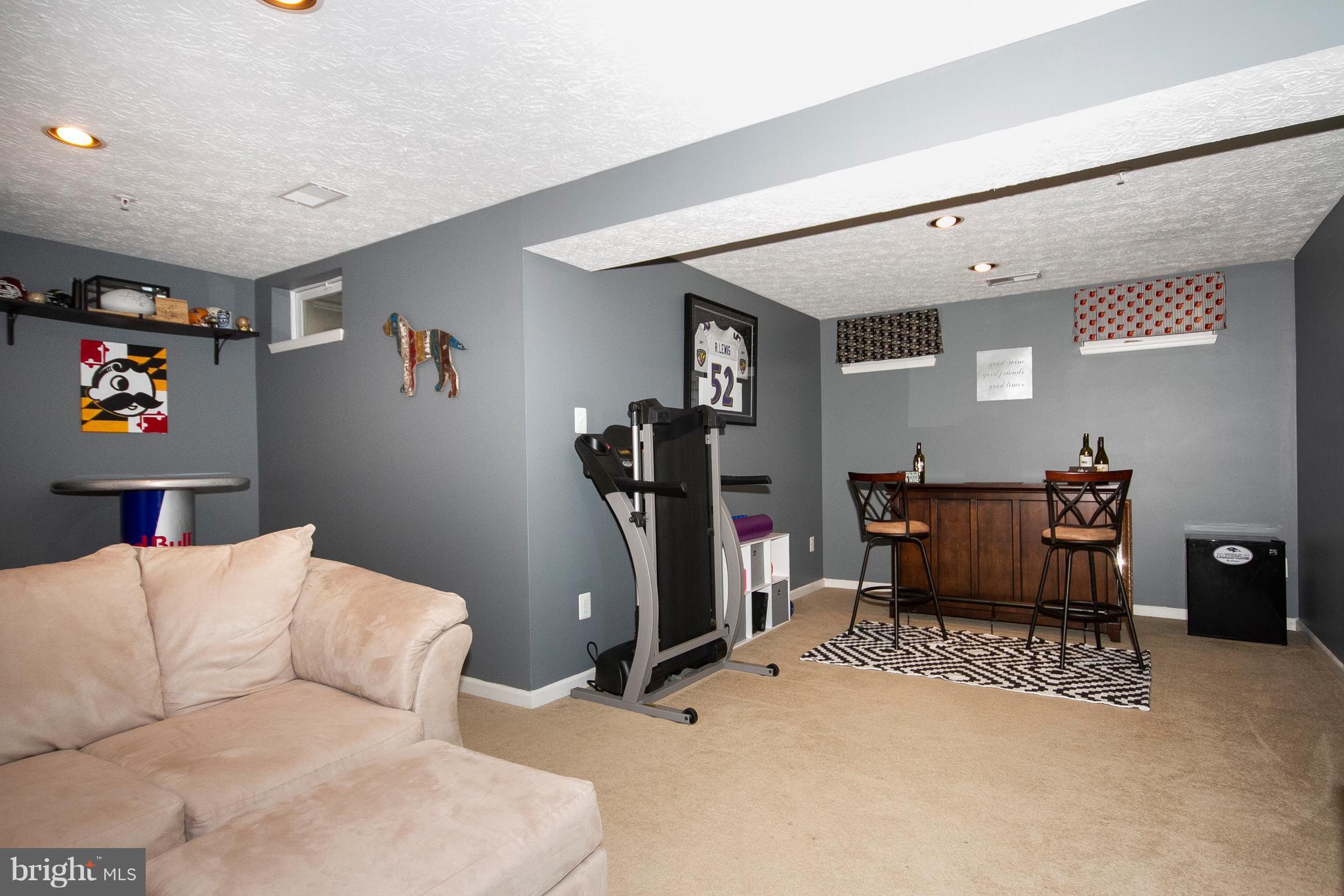 HOLLY WOODS - Residential