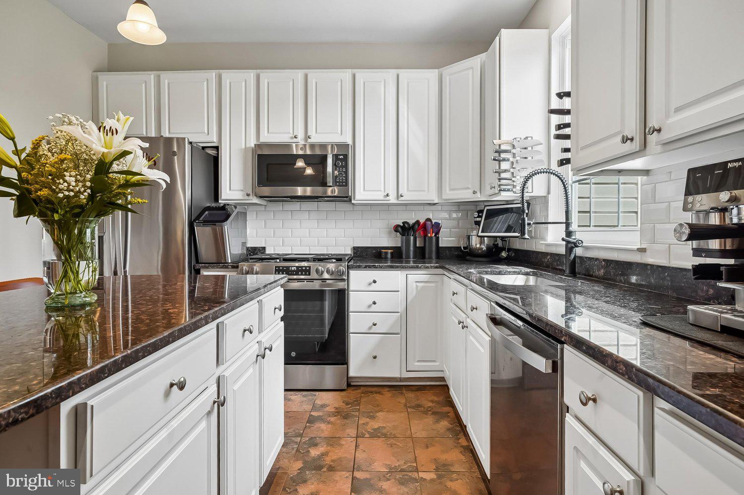 SOUTH RIVER COLONY - Residential