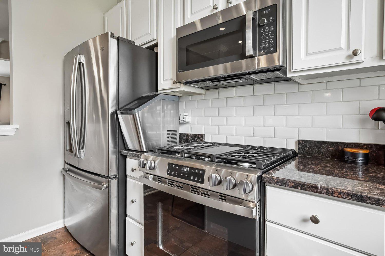 SOUTH RIVER COLONY - Residential