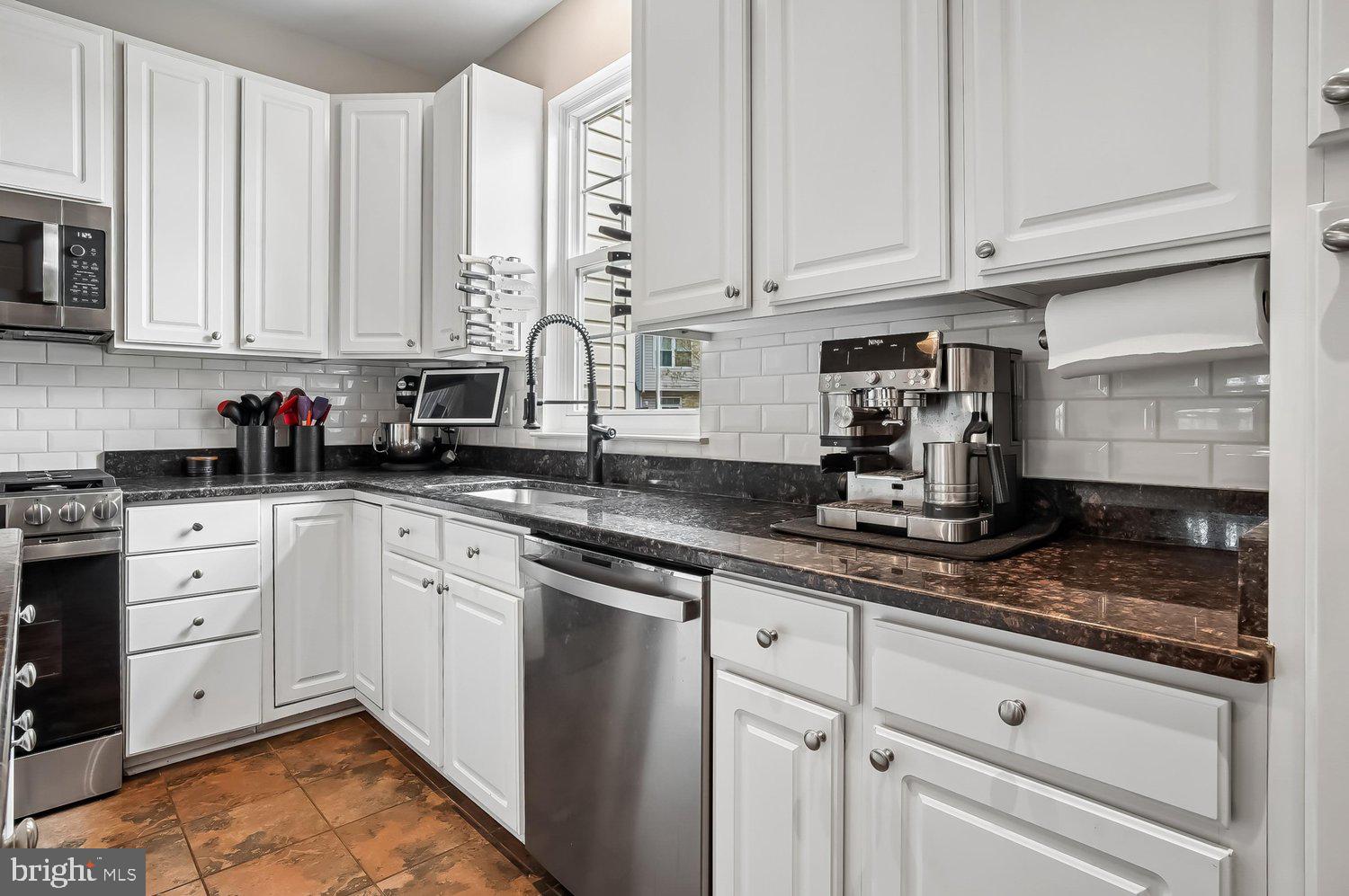 SOUTH RIVER COLONY - Residential