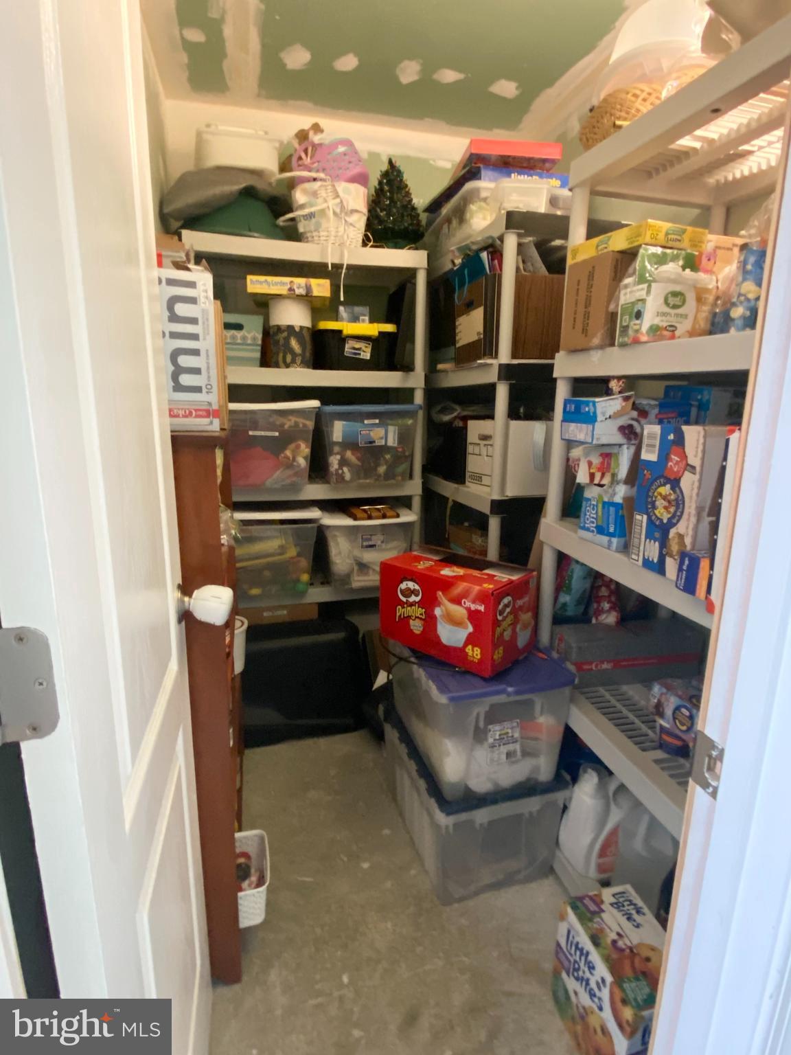 AUTUMN CHASE HUNT - Residential Lease