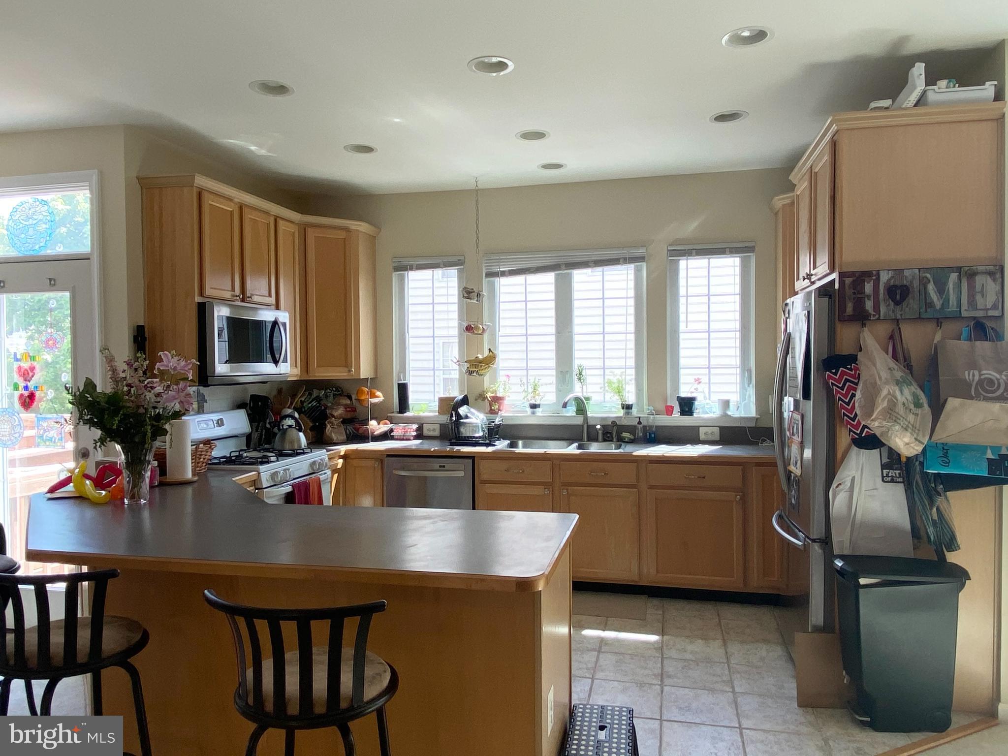 AUTUMN CHASE HUNT - Residential Lease