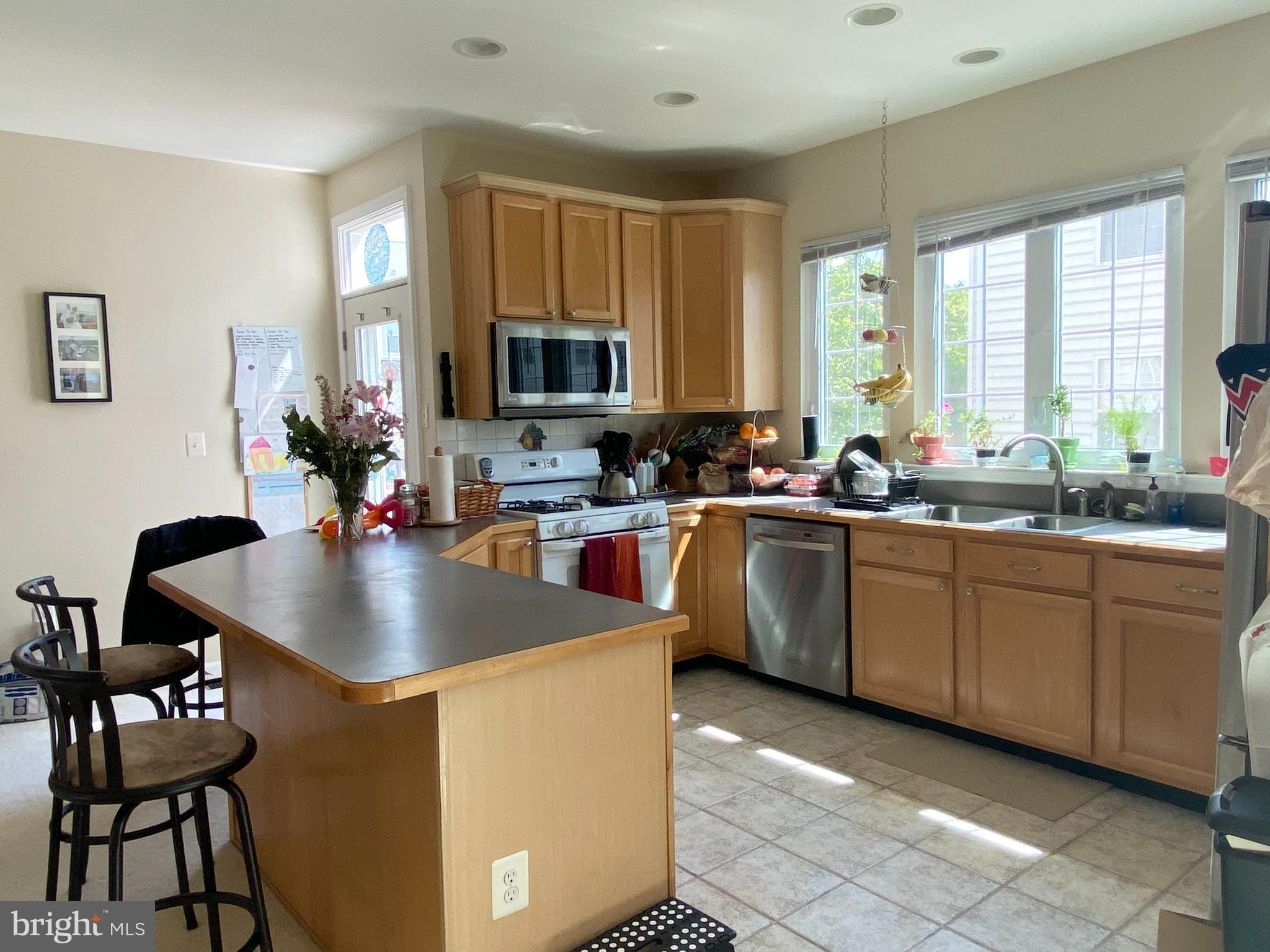 AUTUMN CHASE HUNT - Residential Lease