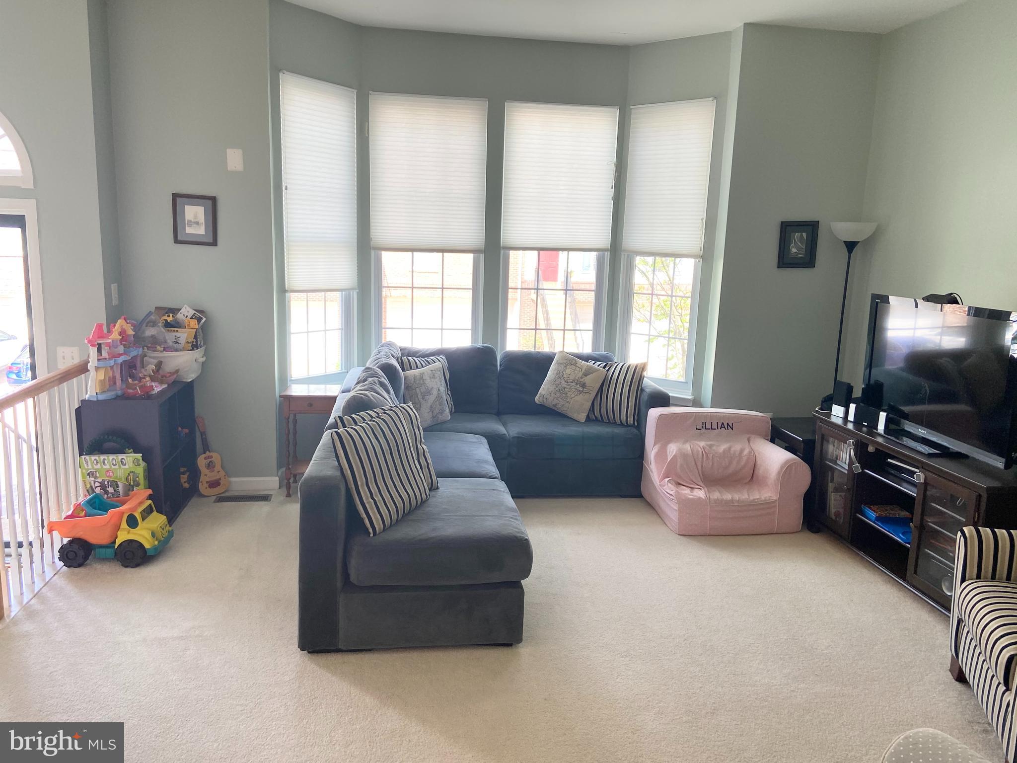 AUTUMN CHASE HUNT - Residential Lease