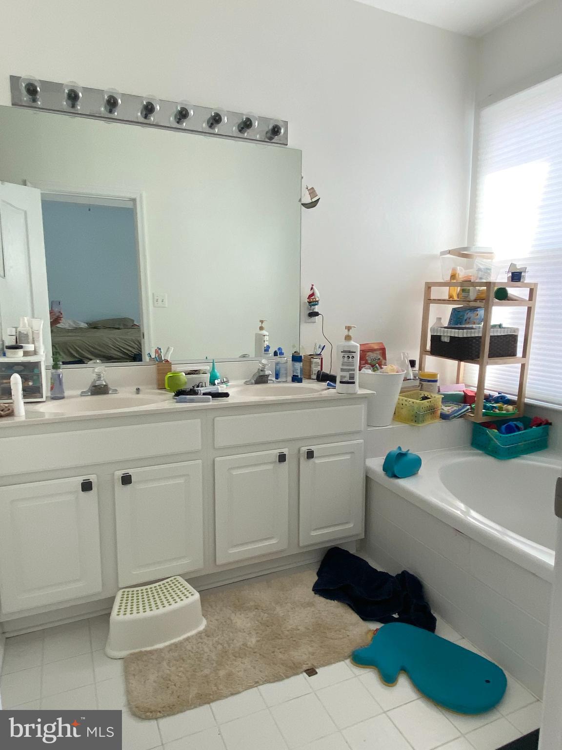 AUTUMN CHASE HUNT - Residential Lease