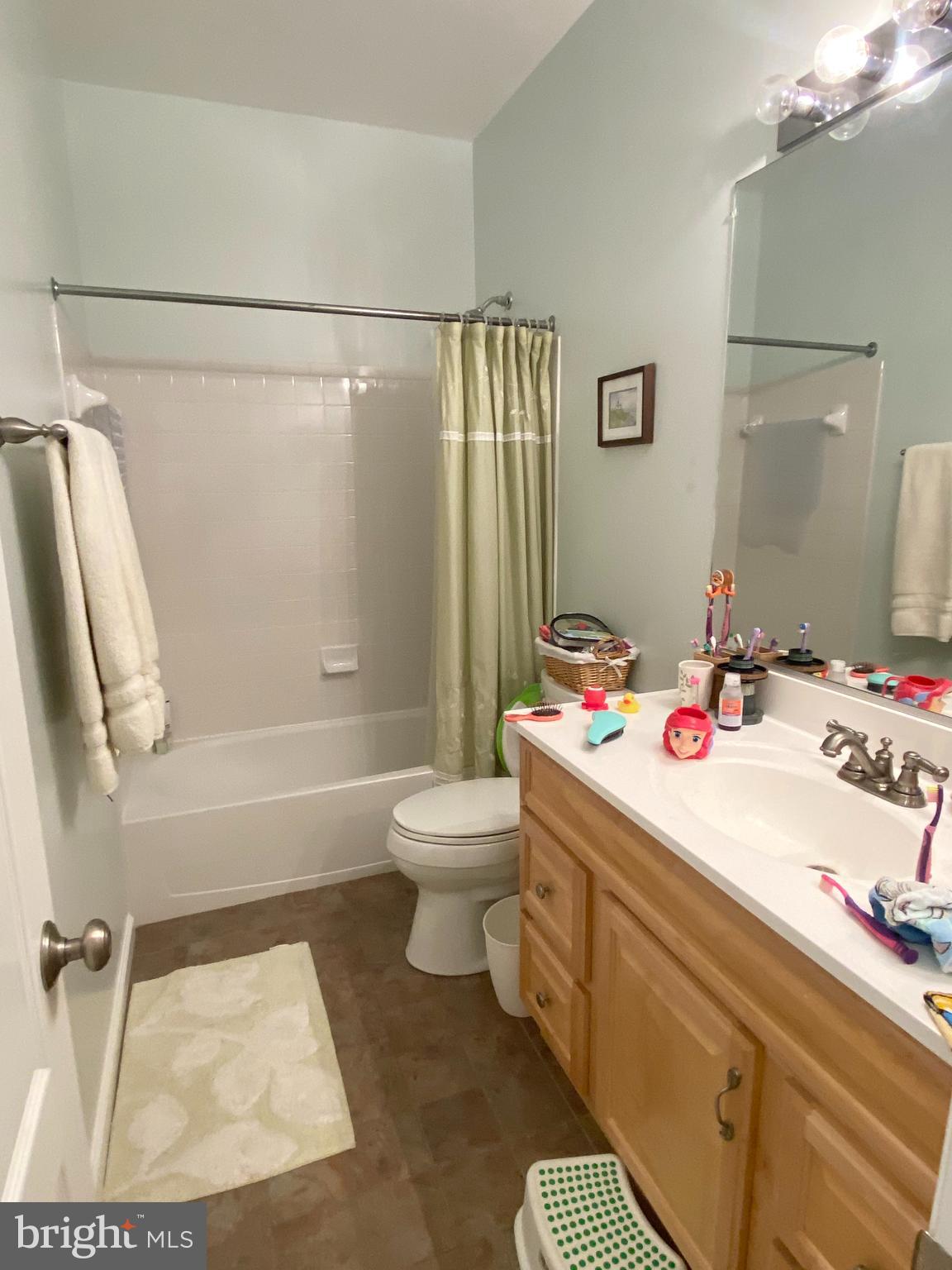 AUTUMN CHASE HUNT - Residential Lease