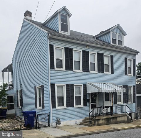 Photo of 23 W 8th Avenue, YORK, PA 17404 (MLS # PAYK2102396)