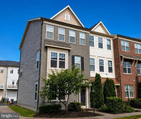 Townhouse For Rent - 25556 Palenza Terrace<br/> Loudoun County, CHANTILLY, VA 20152
