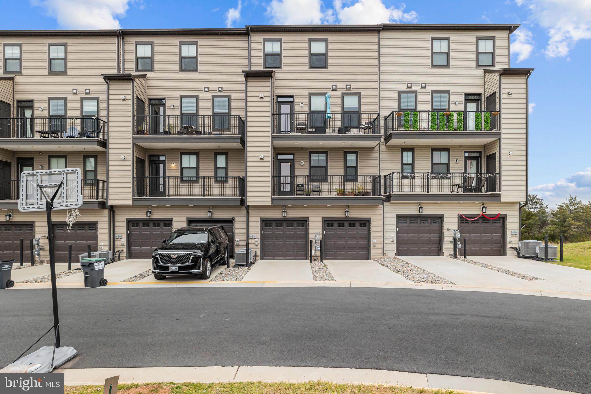 METRO WALK AT MOOREFIELD STATION - Residential