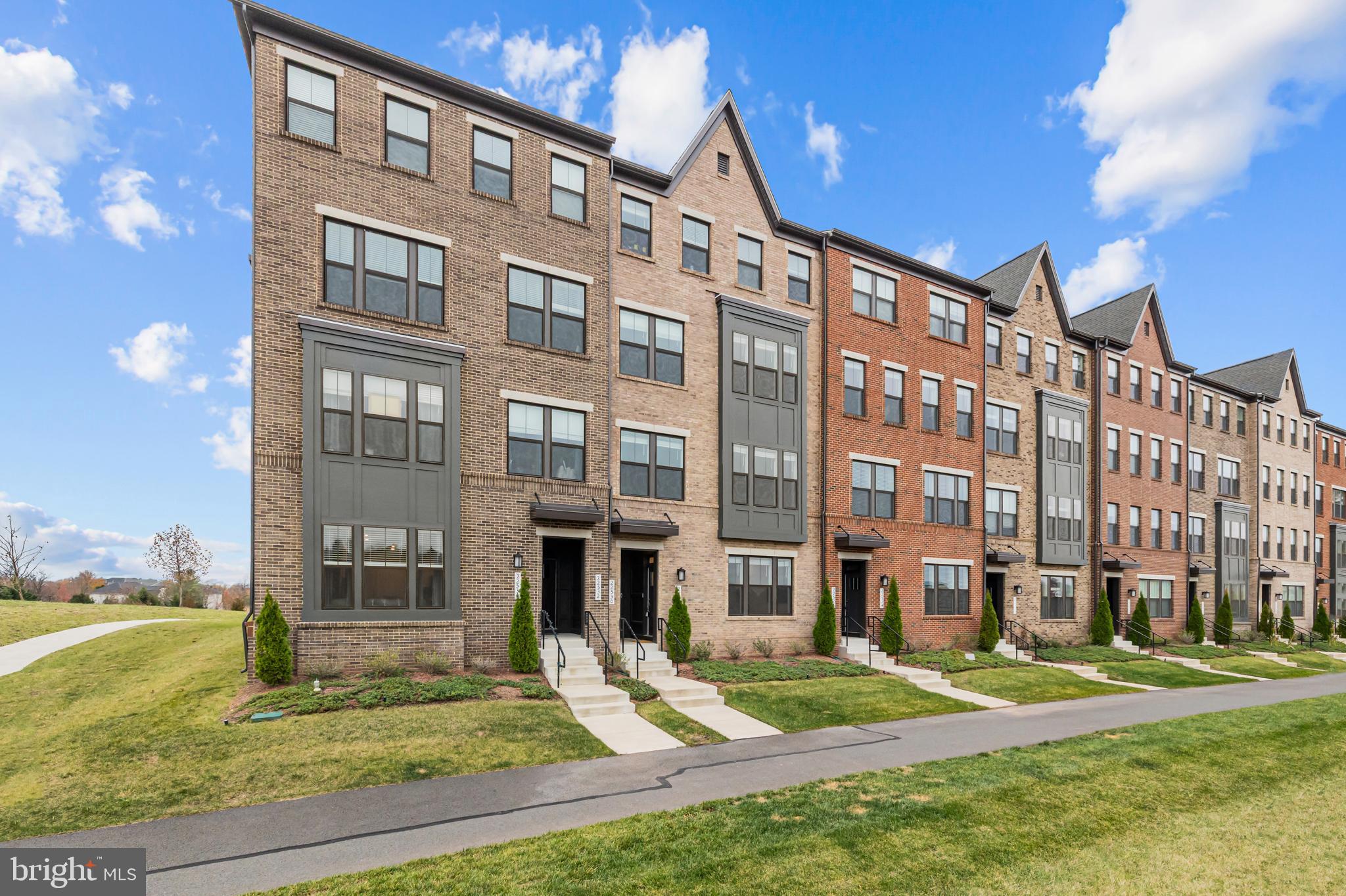 METRO WALK AT MOOREFIELD STATION - Residential