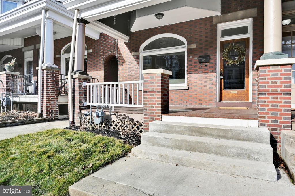 Photo of 565 W LEMON ST, LANCASTER, PA 17603 (MLS # PALA2032880)