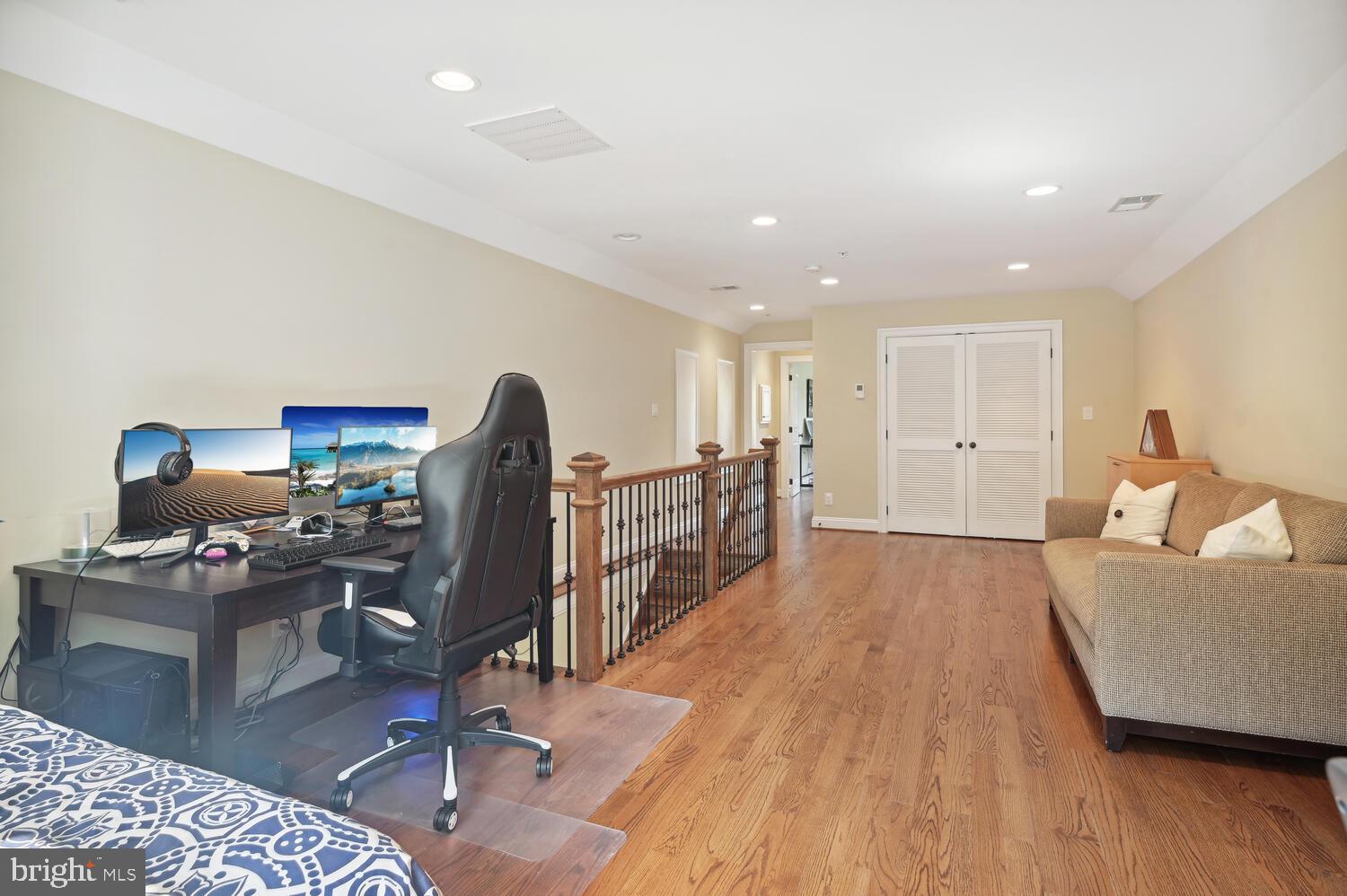 OAKWOOD KNOLLS - Residential