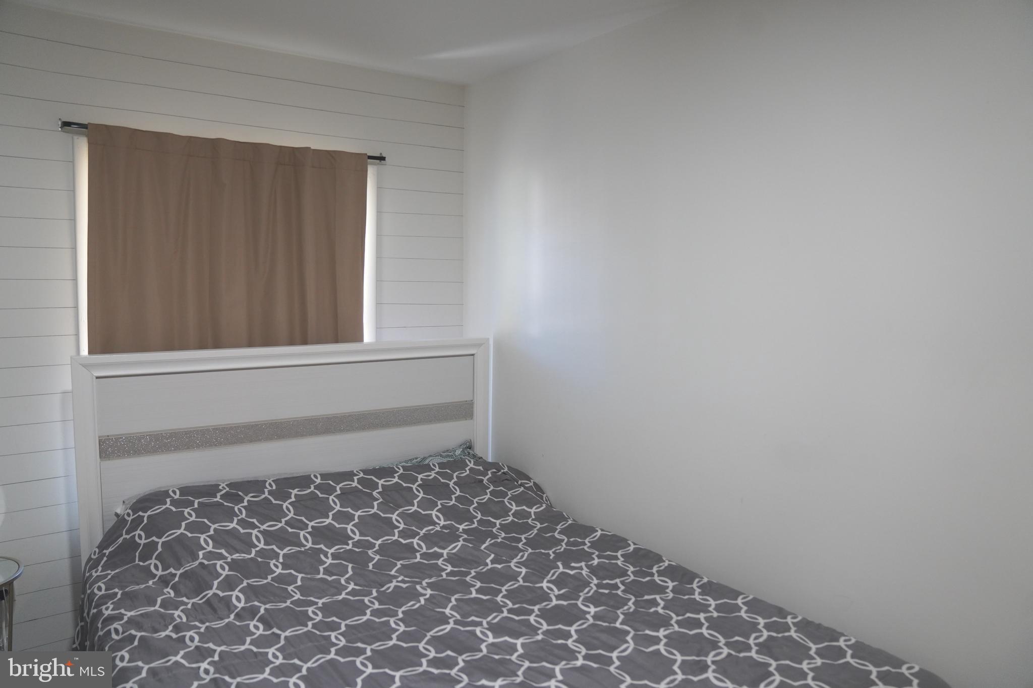 WHISKEY BOTTOM - Residential