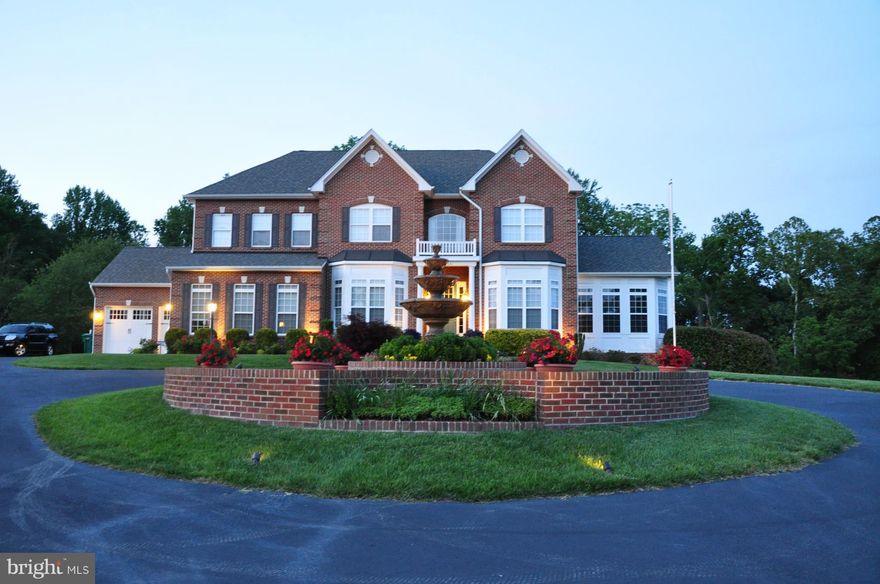 This former model has breathless architectural details, perfect for the most discretionary buyer. The house offers an open floor plan, beautifully appointed gourmet kitchen with a custom stone fireplace in the family room.Tray ceilings throughout with world class master. The high-tech theater rm and panoramic view from the conservatory makes this a must see home.3 acres,6100sf, No HOA agent owner.