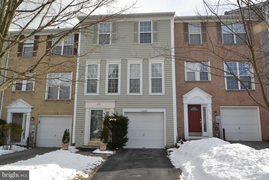 Beautiful garage townhome in Timbergrove, 3bed 2full 2half bathrooms, Open floor plan, Kitchen offers pergo flooring w 1 yr old appliances lg eat in kitchen w slider to deck.Lower level offers half bath laundry 1 year old, sliding door to back yard. Master w walk in closet and bath. Open and bright family room, perfect for entertaining. Located on quiet street, HOA includes pool membership