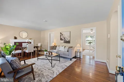 4419 Lakeview Drive, Temple Hills, MD MLS: MDPG2150568