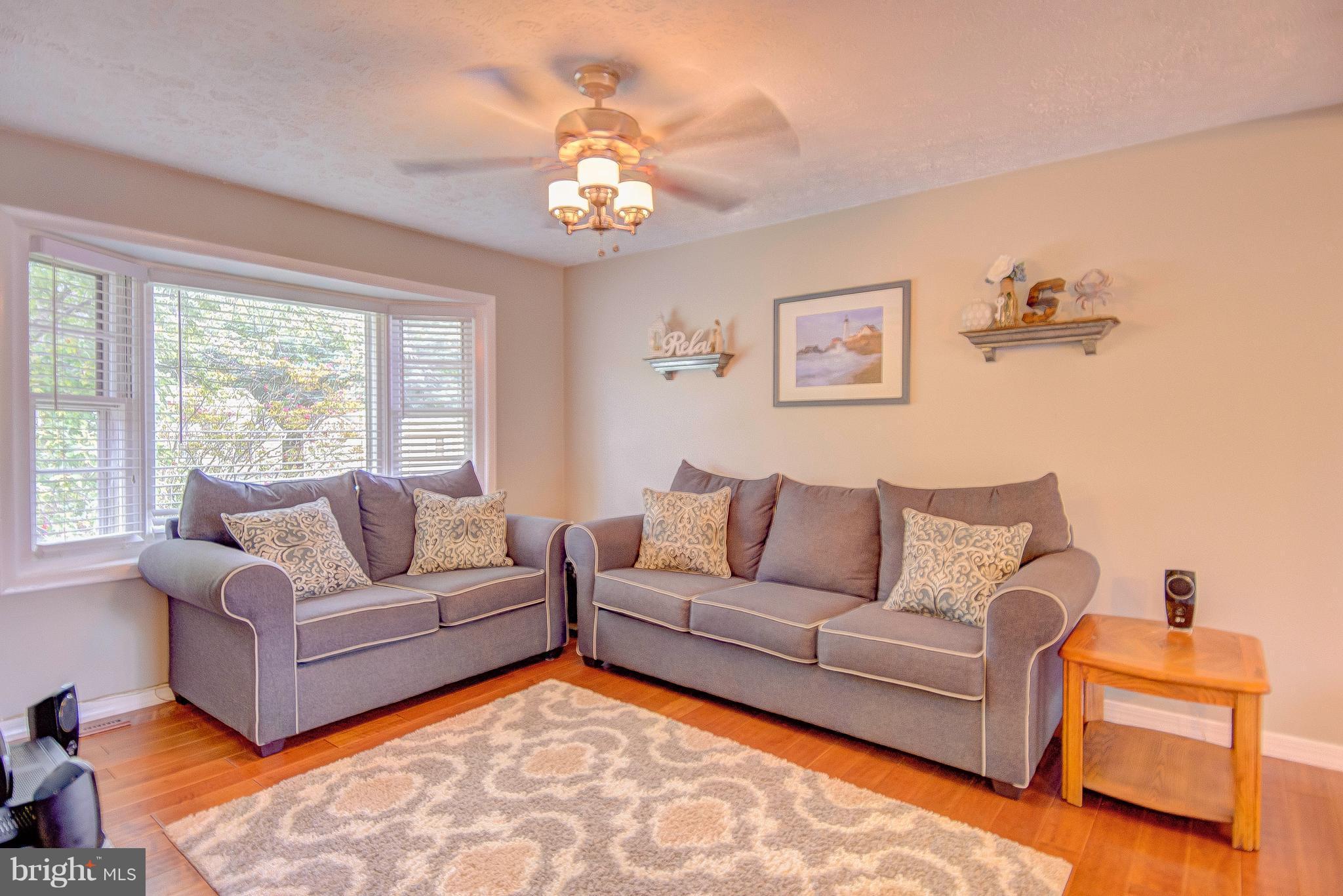 WOODLAND BEACH - Residential