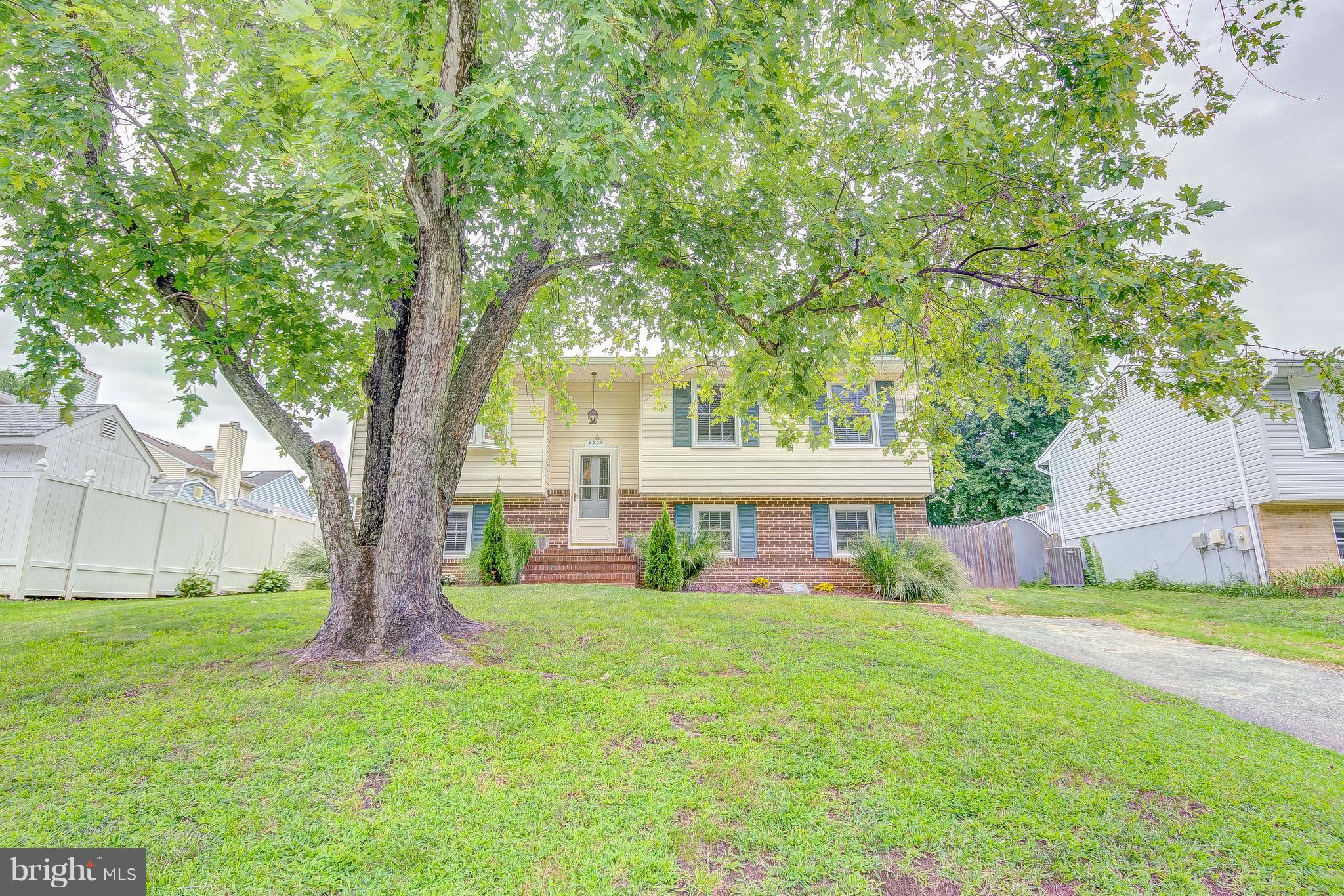 WOODLAND BEACH - Residential