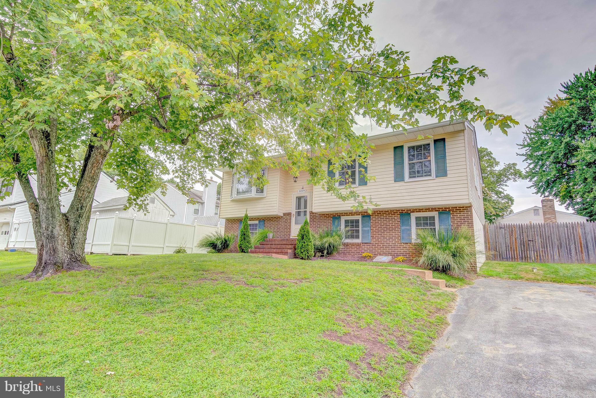 WOODLAND BEACH - Residential