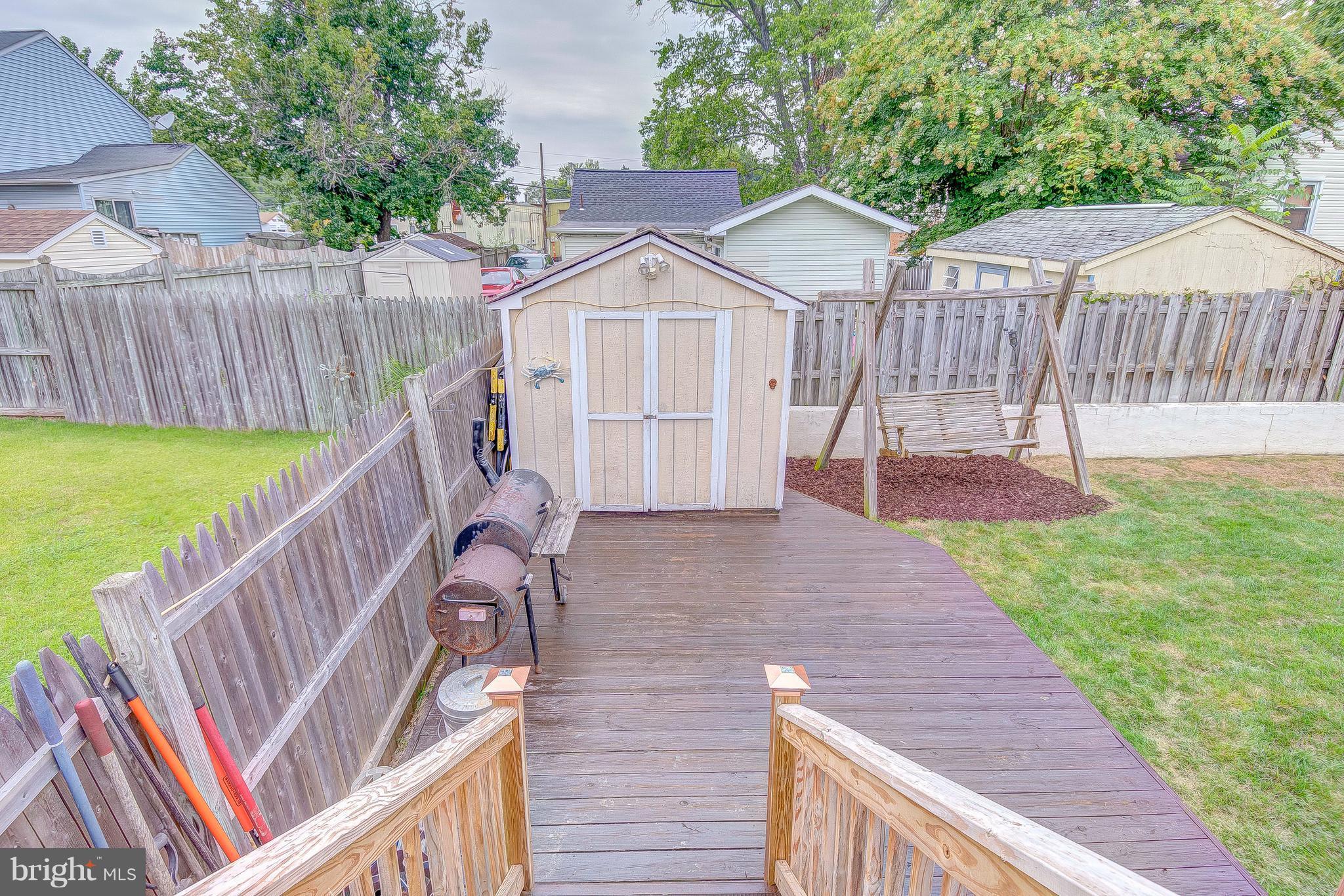 WOODLAND BEACH - Residential