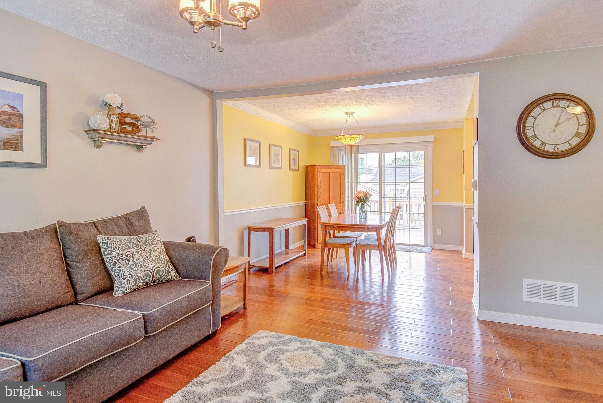 WOODLAND BEACH - Residential