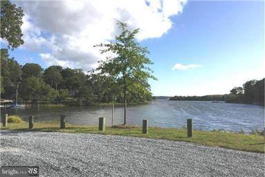 WOODLAND BEACH - Residential