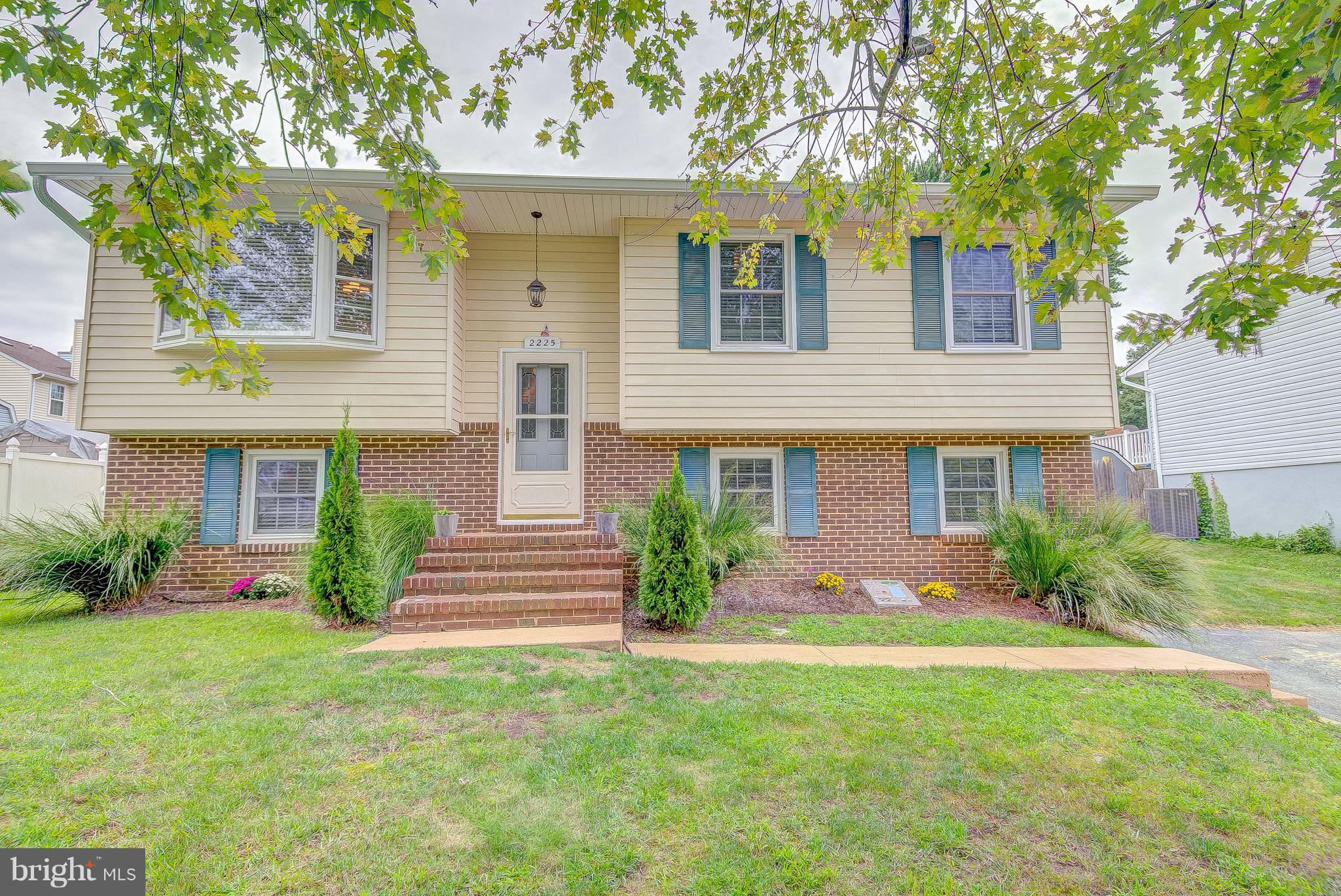 WOODLAND BEACH - Residential