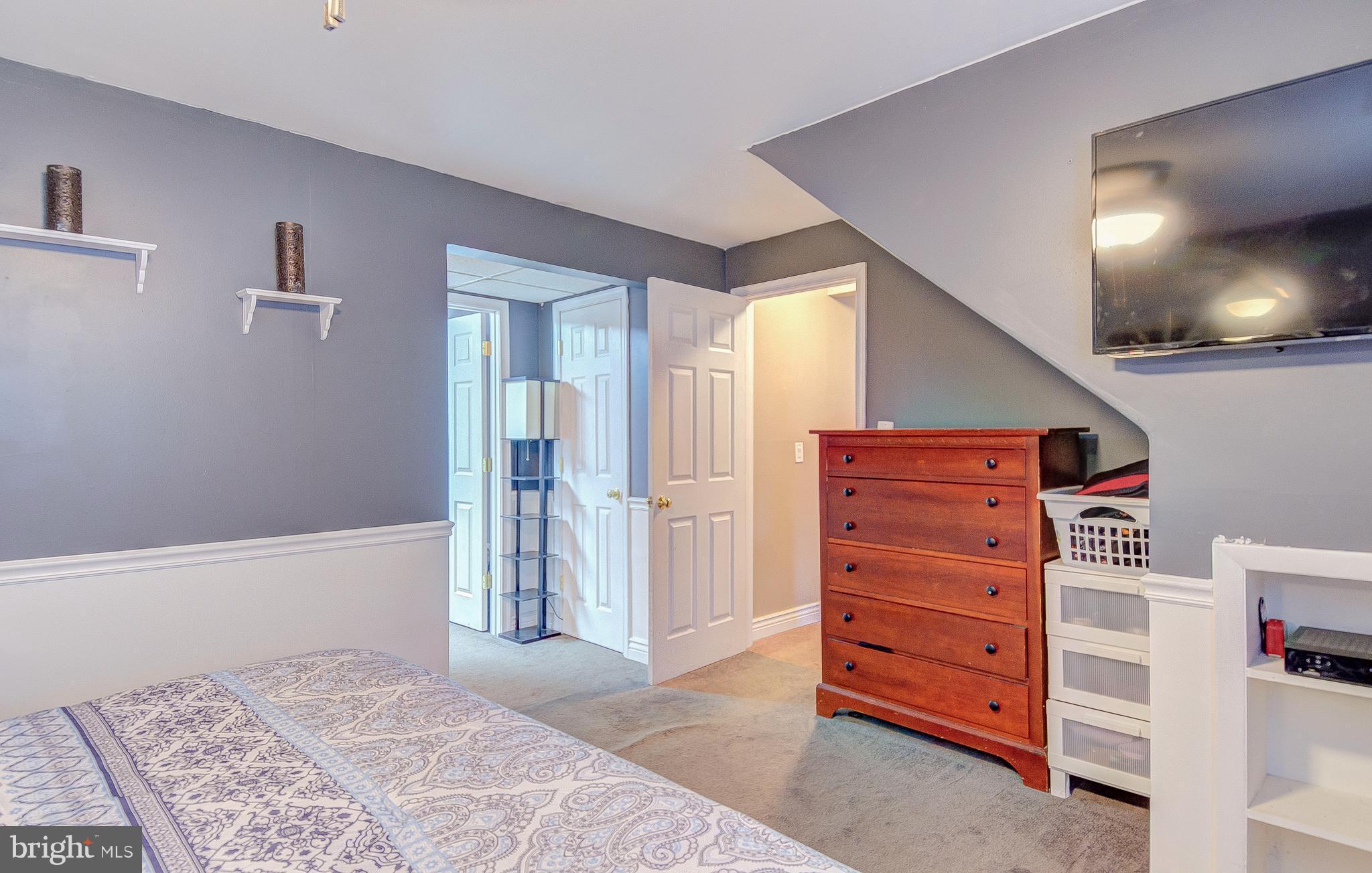 WOODLAND BEACH - Residential