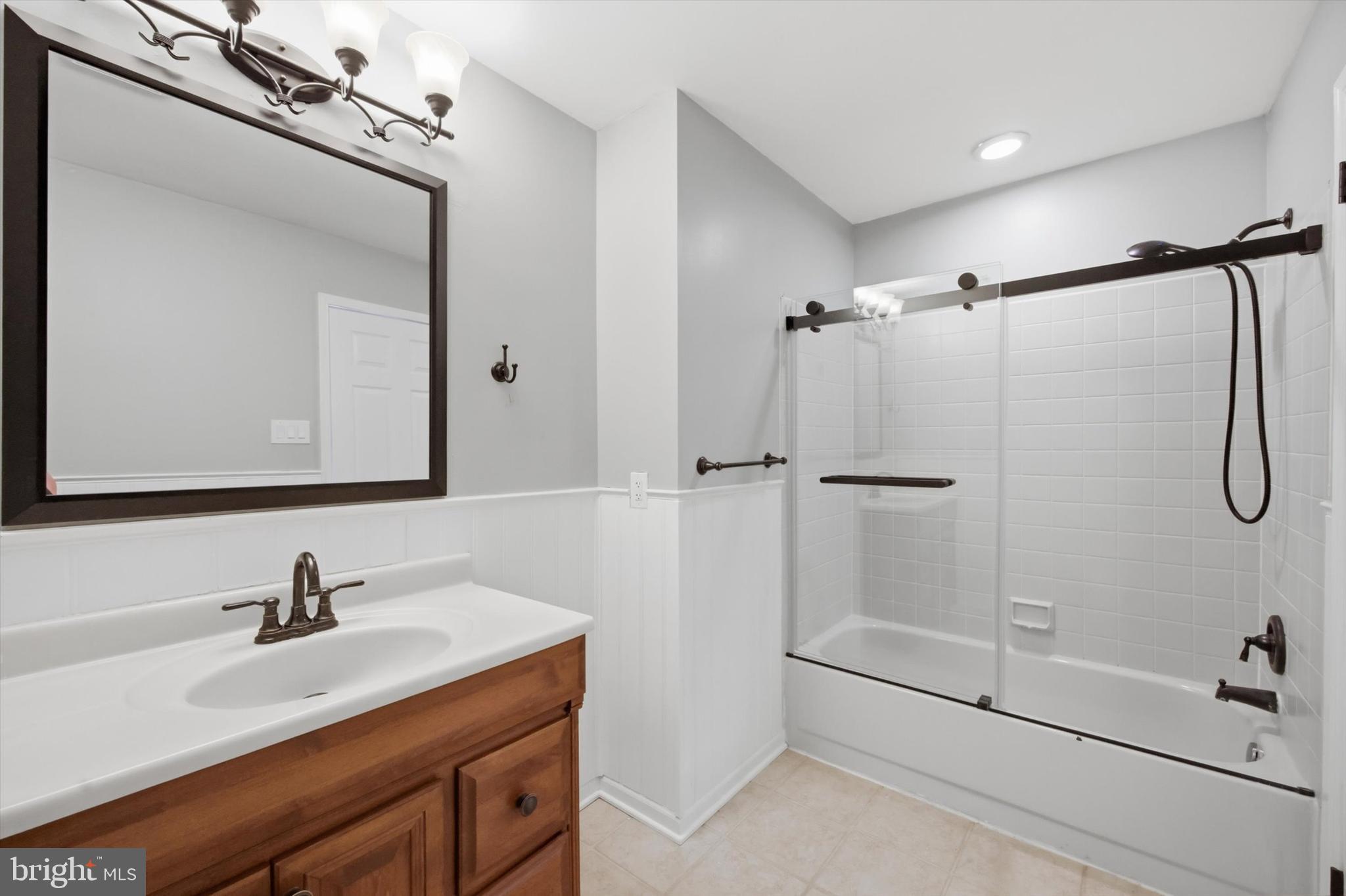 CHESTERBROOK/MAIN - Residential