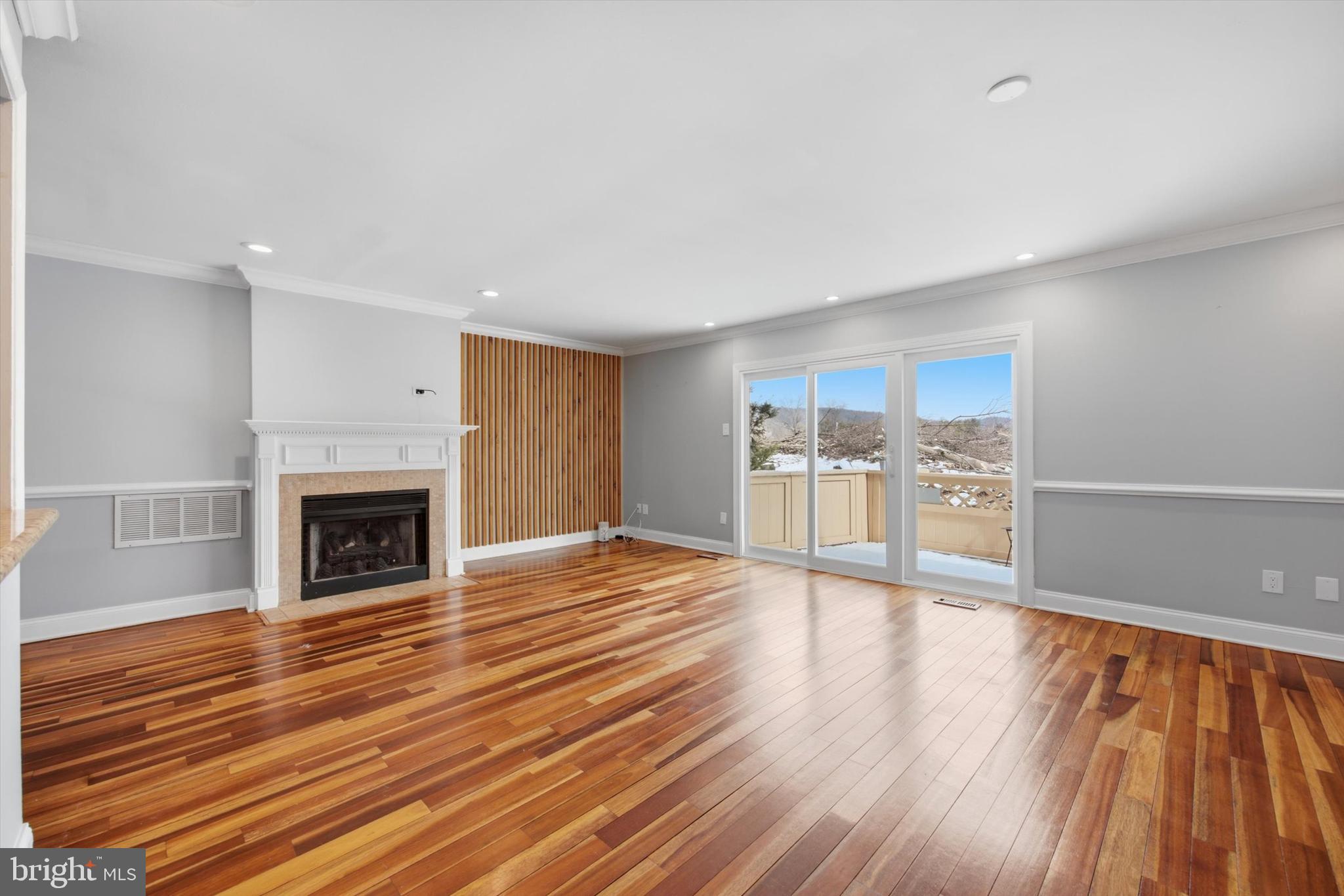 CHESTERBROOK/MAIN - Residential