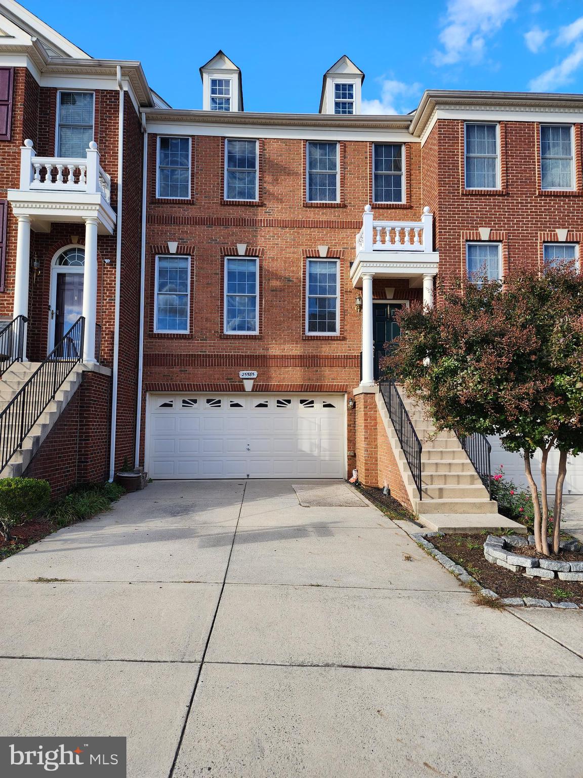 SOUTH RIDING - Residential Lease